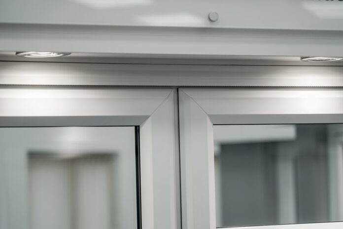 Vented Head Drip Full Window View Liniar