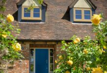 Apeer doors Residence