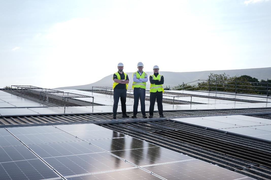 cine poate monta panouri fotovoltaice